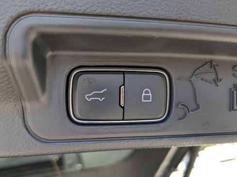 Used 2025 Ford Explorer ST-Line w/ ST-Line Street Pack image 16