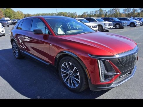 Used 2024 Cadillac Lyriq Sport RWD image 2