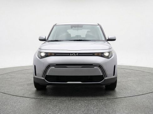 Used 2025 Kia Soul LX w/ LX Technology Package FWD image 2