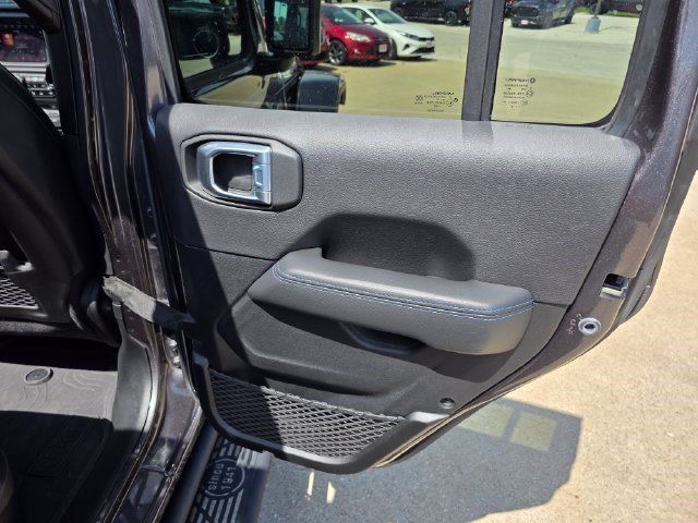 Used 2022 Jeep Wrangler Unlimited Rubicon 4xe w/ Cold Weather Group AWD/4WD image 20