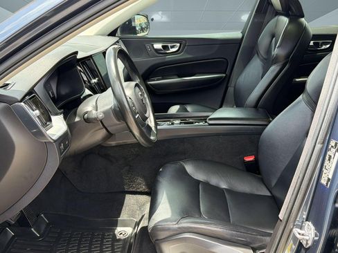 Used 2019 Volvo XC60 T5 Momentum FWD image 5