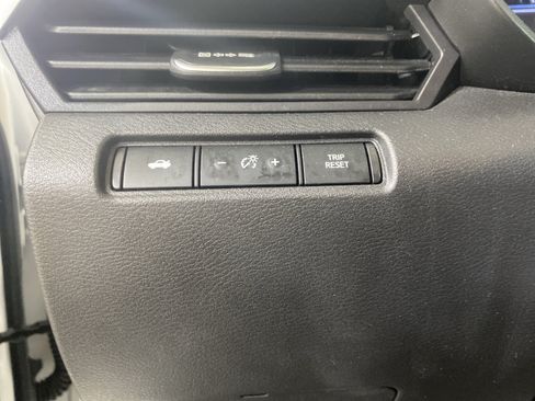 Used 2025 Nissan Altima 2.5 SV FWD image 19