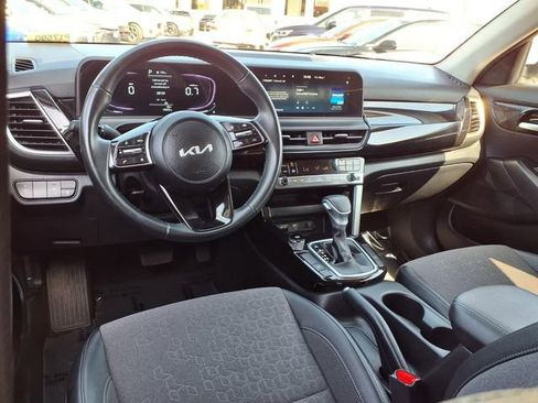 Used 2025 Kia Seltos S FWD image 11