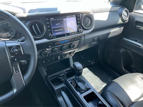 Used 2022 Toyota Tacoma TRD Off-Road w/ TRD Premium Off Road Package AWD/4WD image 35