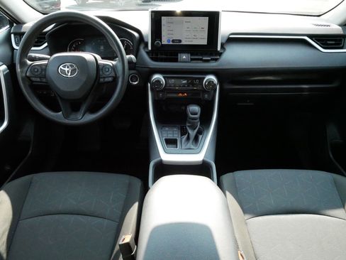 Used 2025 Toyota RAV4 XLE AWD/4WD image 10