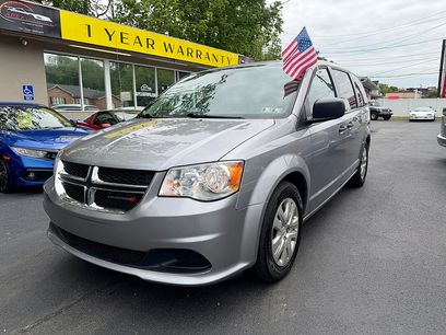 Used 2019 Dodge Grand Caravan SE w/ UConnect Hands-Free Group