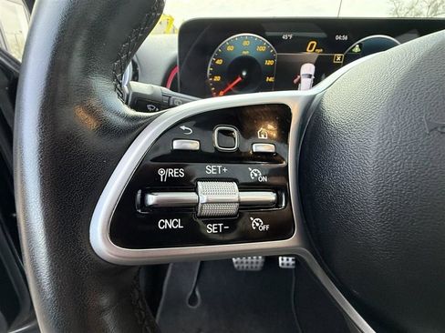 Used 2022 Mercedes-Benz GLB 250 4MATIC image 36