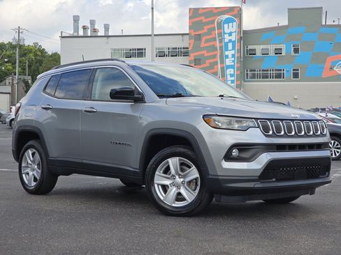Used 2022 Jeep Compass Latitude AWD/4WD image 2