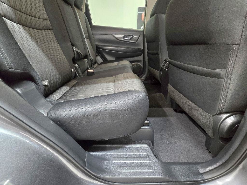 Used 2017 Nissan Rogue SV FWD image 17