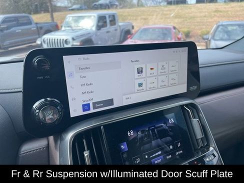 Used 2023 Lexus LX 600 4WD w/ Appearance Package image 9