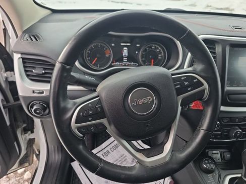 Used 2016 Jeep Cherokee Trailhawk AWD/4WD image 14