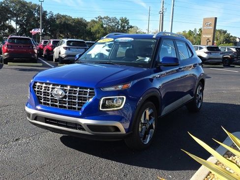 Certified 2023 Hyundai Venue Limited image 2