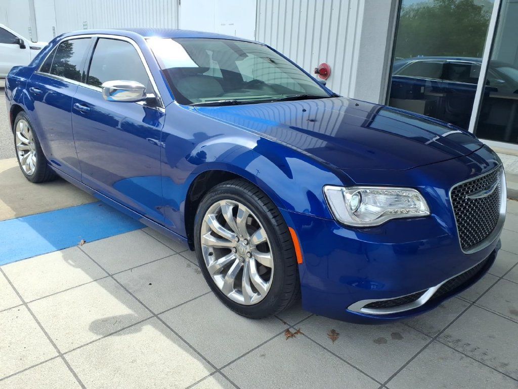 Used 2018 Chrysler 300 Touring w/ Chrome Appearance Package RWD image 1