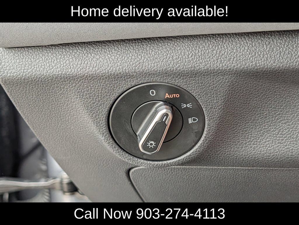 Used 2026 Volkswagen Jetta SE FWD image 24