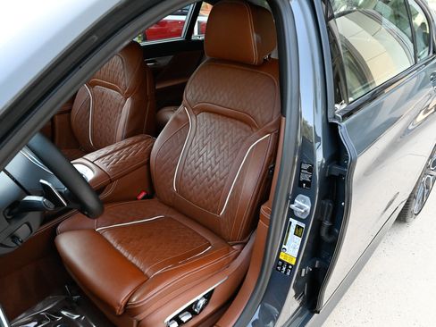 Used 2021 BMW 750i xDrive w/ Luxury Rear Seating Package AWD/4WD image 19