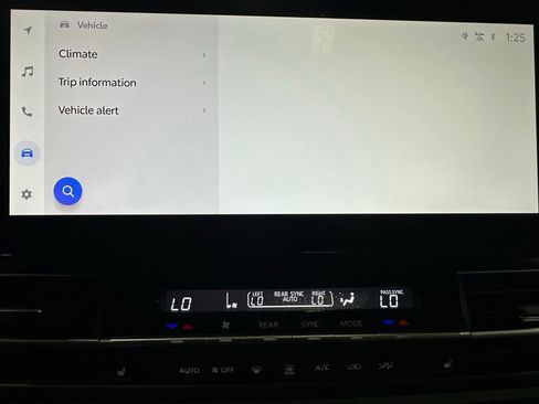 Used 2025 Toyota Sienna XLE AWD/4WD image 30