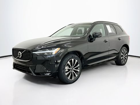Used 2025 Volvo XC60 B5 Core AWD/4WD image 3