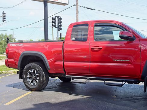 Used 2016 Toyota Tacoma TRD Sport AWD/4WD image 4