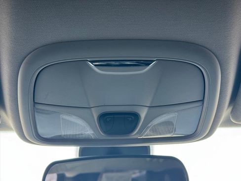 Used 2019 Jeep Cherokee Latitude w/ Cold Weather Group image 20