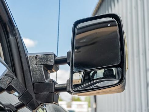 Used 2017 Nissan Titan S RWD image 16