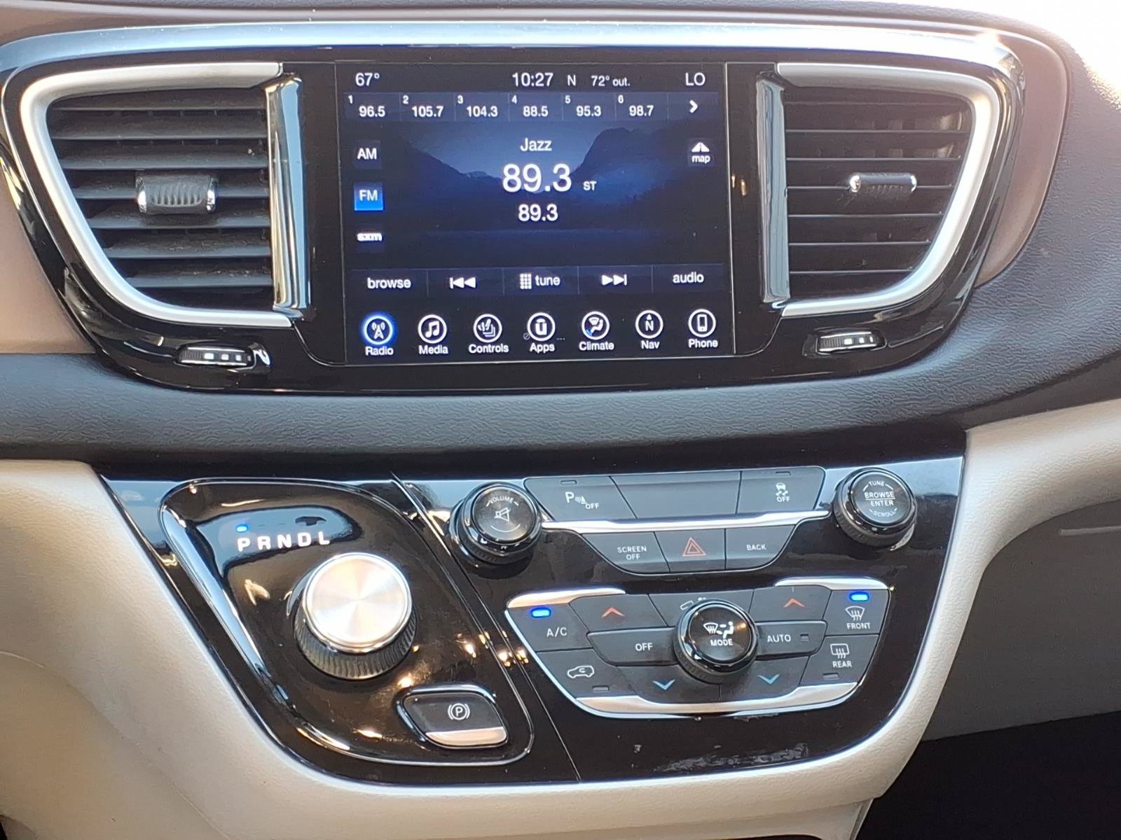 Used 2017 Chrysler Pacifica Touring-L FWD image 6