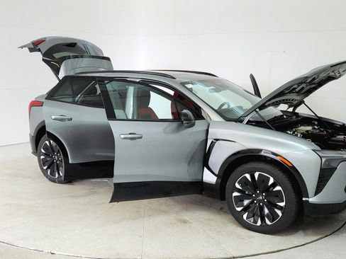 New 2025 Chevrolet Blazer EV RS image 9