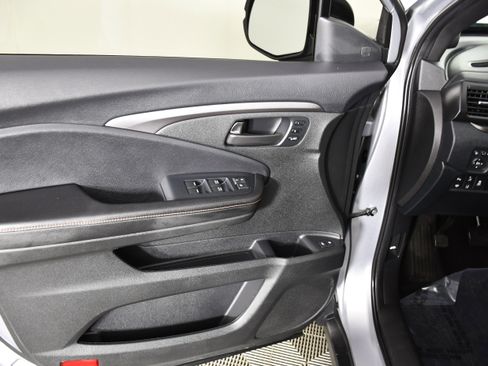Certified 2023 Honda Passport TrailSport image 37