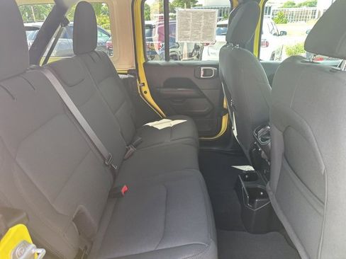 Used 2023 Jeep Wrangler Sahara w/ Cold Weather Group image 18