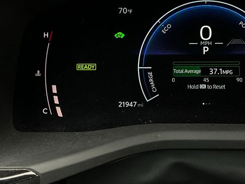 Used 2025 Toyota Camry SE image 38