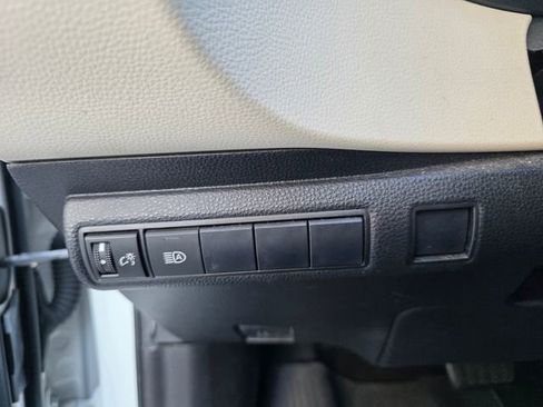 Used 2021 Toyota Corolla LE image 18