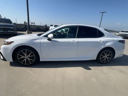 Used 2024 Toyota Camry SE FWD image 5