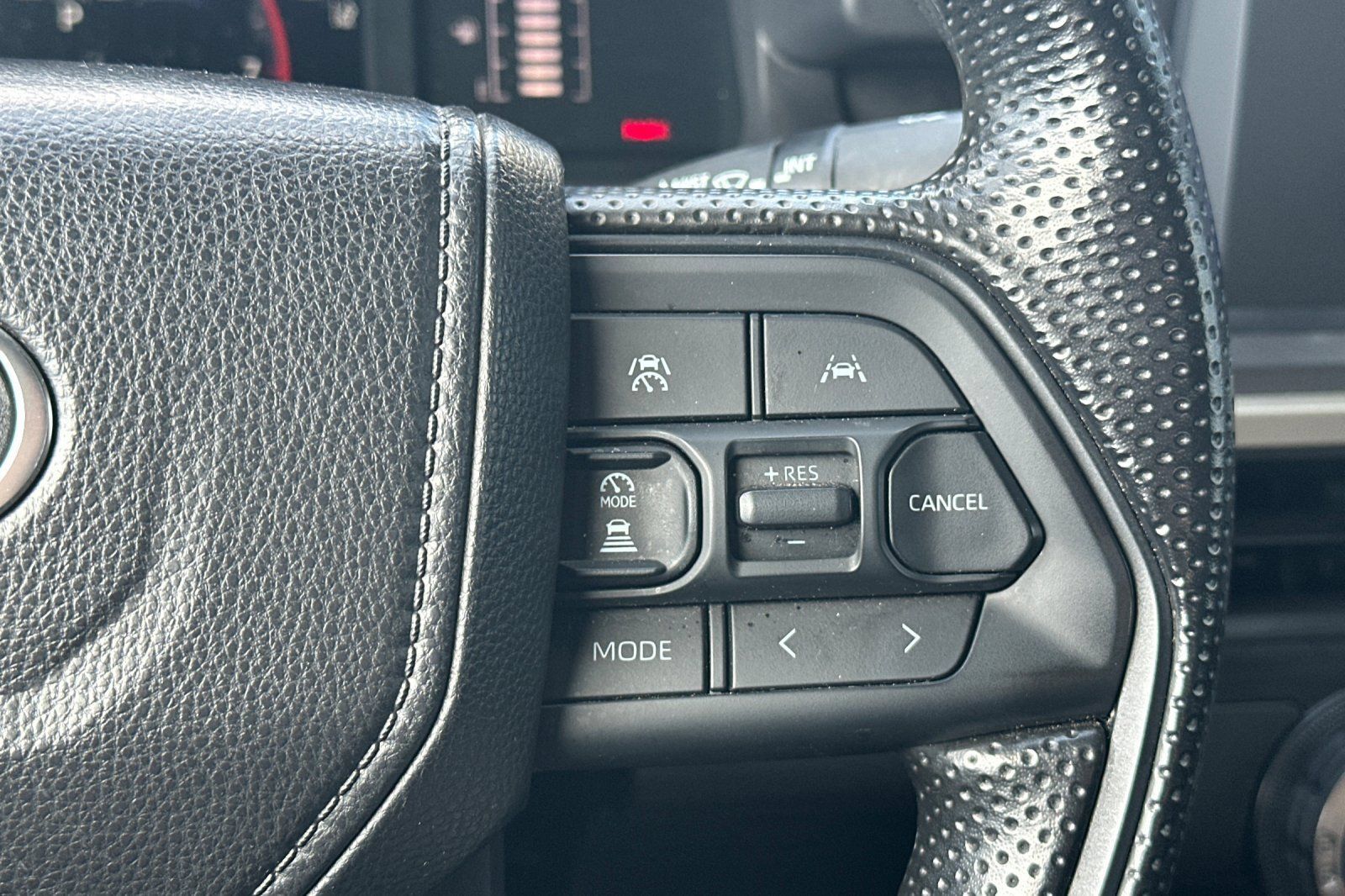 Used 2025 Toyota Tacoma SR5 AWD/4WD image 30
