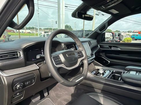 Used 2024 Jeep Wagoneer Series II w/ Flexible Seating Group AWD/4WD image 34