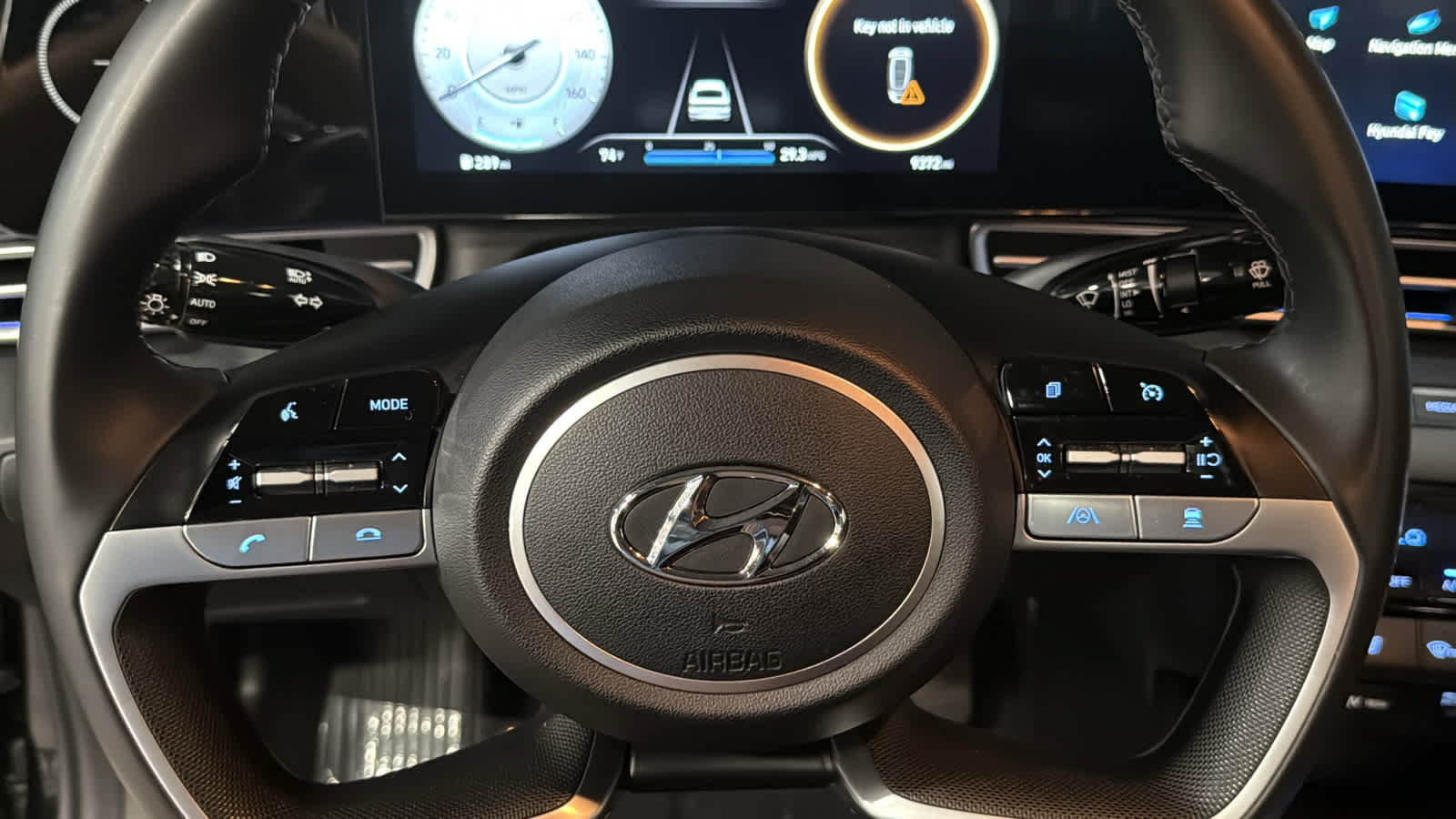 Used 2023 Hyundai Elantra Limited w/ Cargo Package FWD image 11