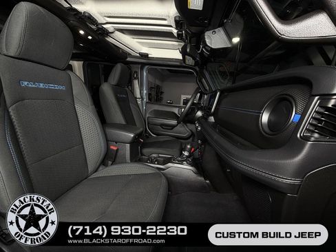 Used 2025 Jeep Wrangler Unlimited Rubicon 4xe w/ Convenience Group AWD/4WD image 18