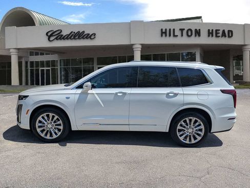 Certified 2024 Cadillac XT6 Premium Luxury w/ Technology Package FWD image 3