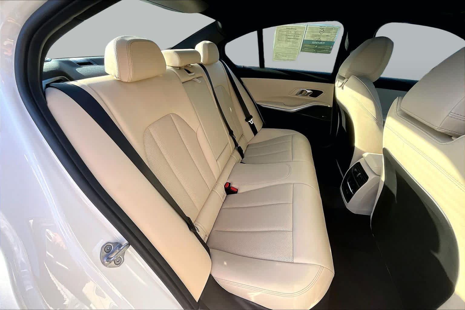 Used 2024 BMW 330i Sedan w/ Premium Package RWD image 19