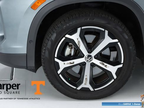 Used 2025 Volkswagen Tiguan SE w/ Panoramic Sunroof Package AWD/4WD image 5