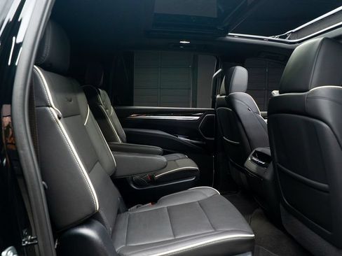 Used 2025 Cadillac Escalade ESV Premium Luxury AWD/4WD image 50