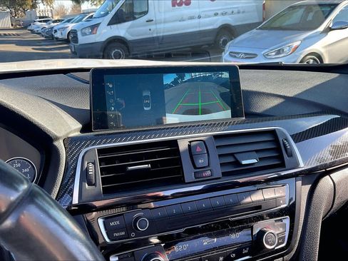 Used 2017 BMW M4 Convertible image 23