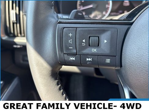 Used 2025 Nissan Pathfinder SL image 8