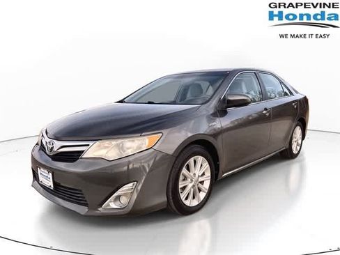 Used 2014 Toyota Camry XLE image 1