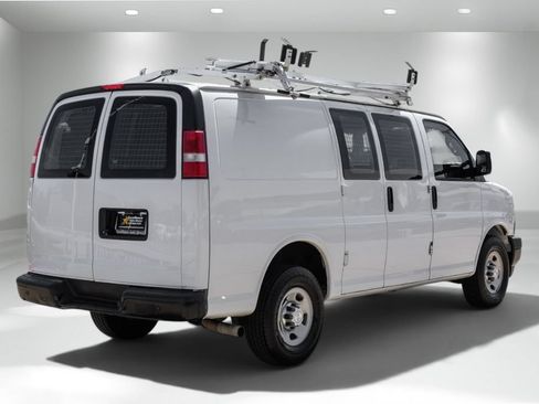 Used 2017 Chevrolet Express 2500 RWD image 6