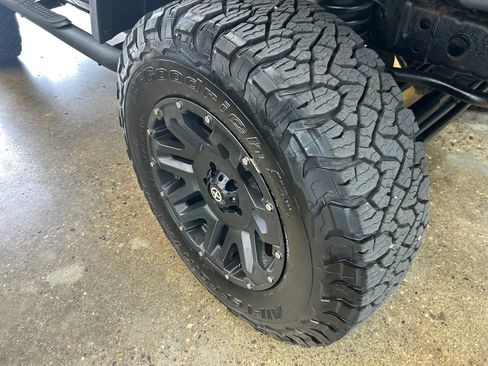 Used 2016 Jeep Wrangler Sport AWD/4WD image 14