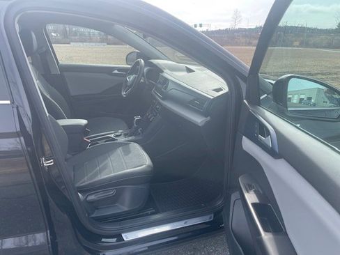 Used 2023 Volkswagen Taos SE image 9