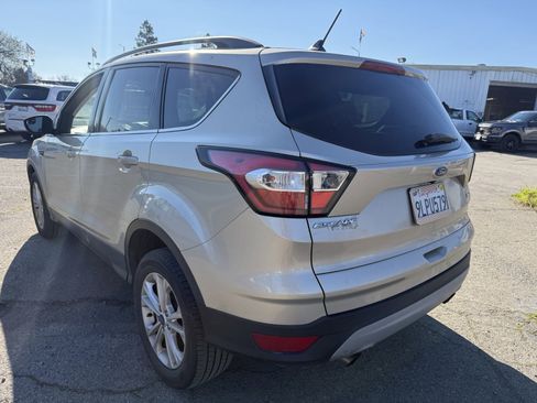 Used 2018 Ford Escape SE w/ SE Sync 3 Package image 3