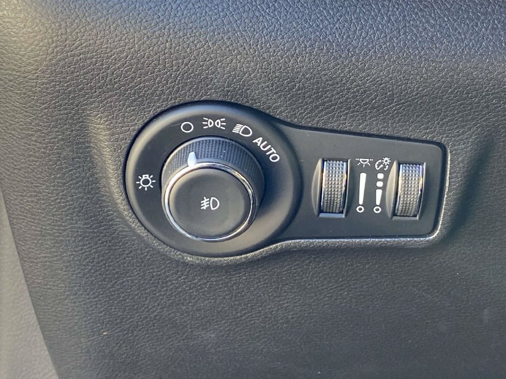 Used 2023 Jeep Compass Latitude AWD/4WD image 21