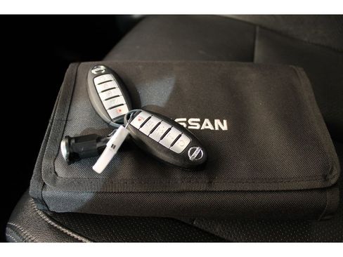 Used 2018 Nissan Rogue SL image 28