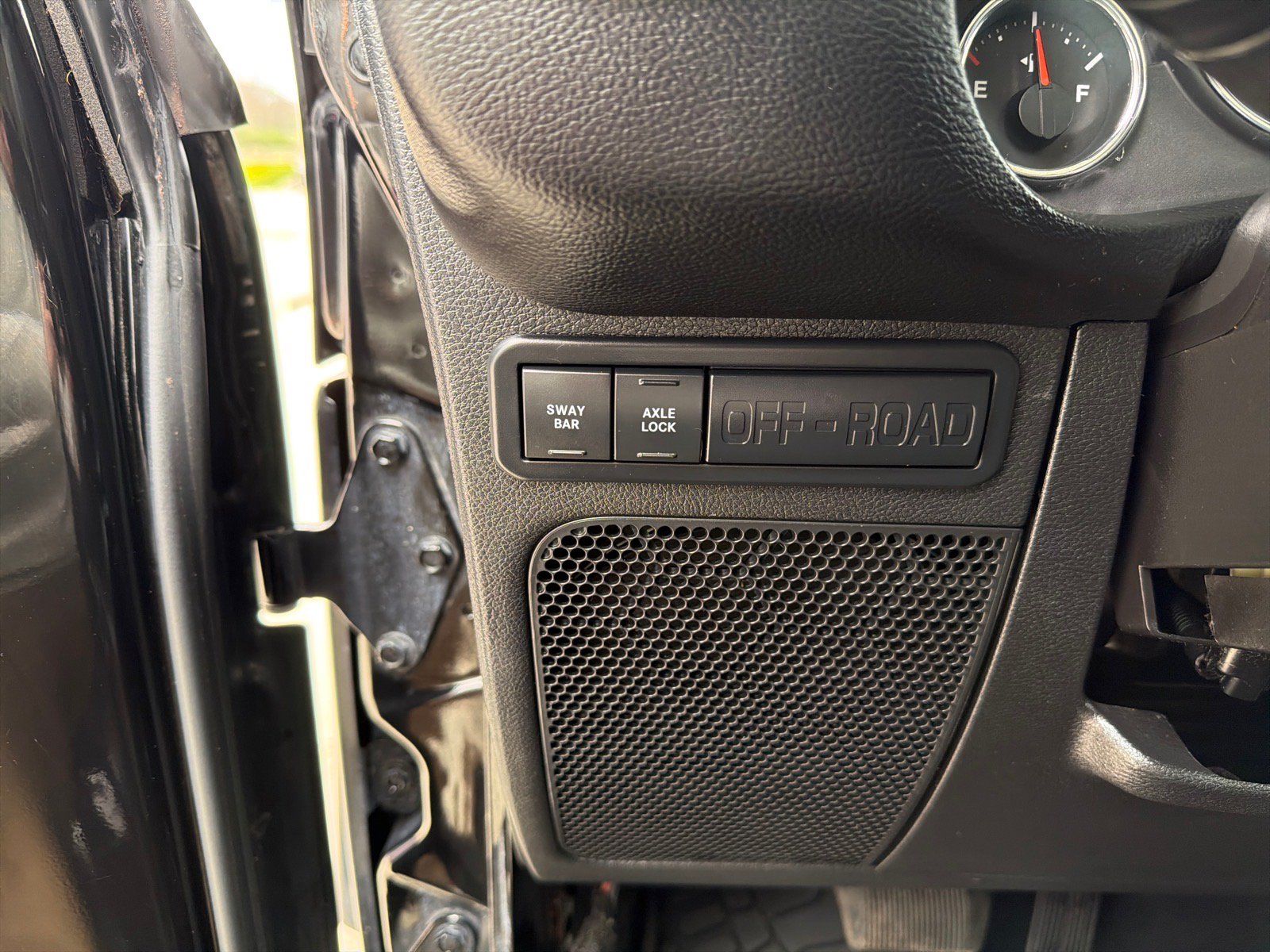 Used 2014 Jeep Wrangler Unlimited Rubicon w/ Connectivity Group AWD/4WD image 12