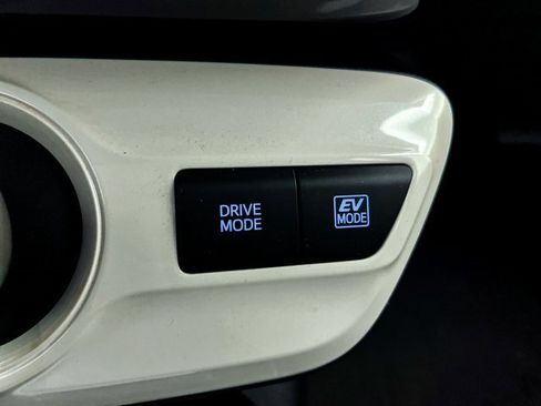 Used 2018 Toyota Prius Three Touring image 23